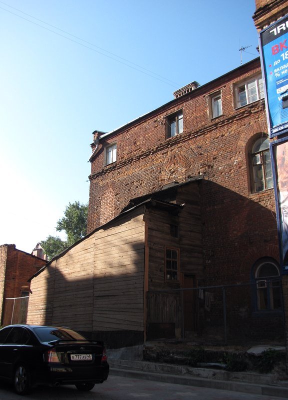 Old house in Dzerzhinsky street by Sarychev Sergei