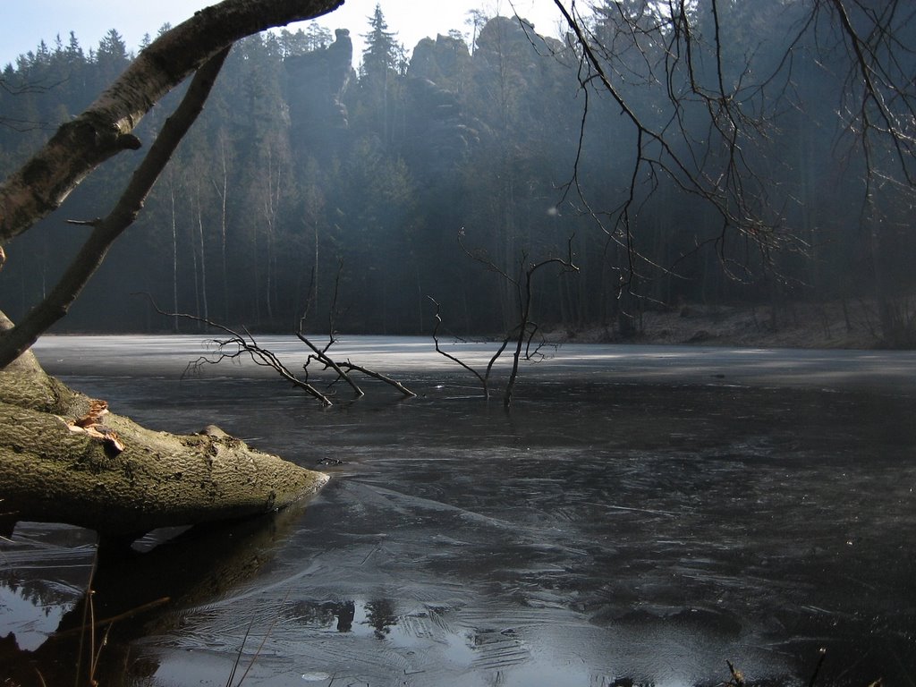 Černé jezírko (Small black lake) by Pavel Perina