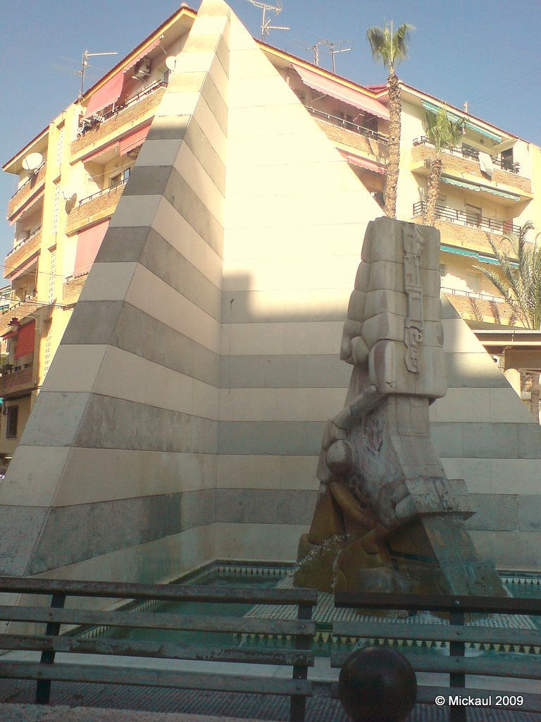 Sculpture, Benidorm, Spain by mickaul