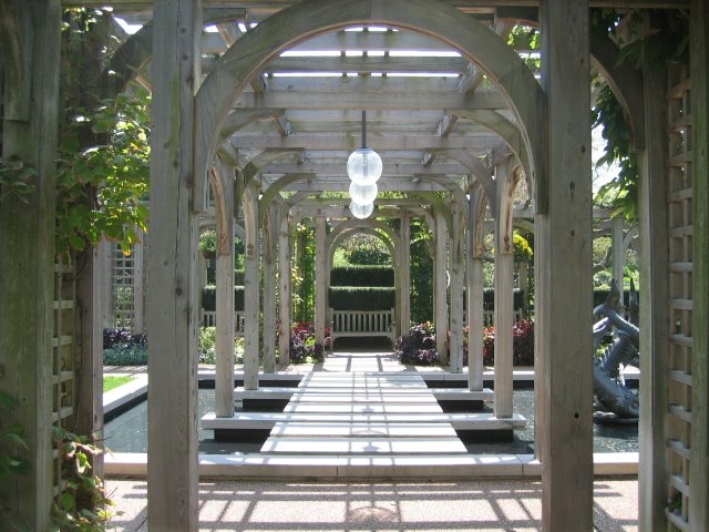 Walkway, Missouri Botanical gardens by hairyboy