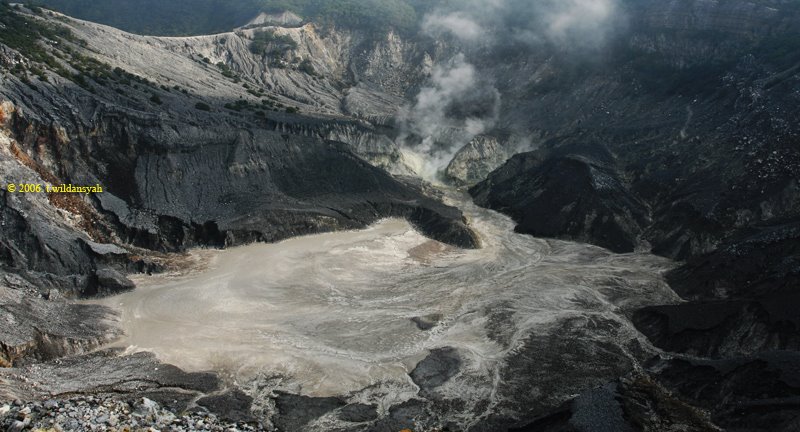 Crater of Tangkuban Perahu by T. Wildansyah