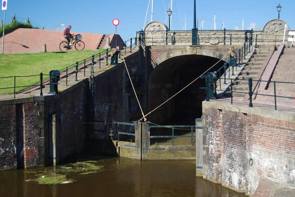 Sluis met 'Boog van Ziel' uit 1725 by H.Bouwstra