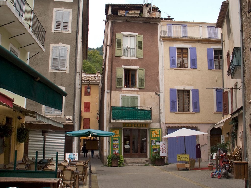 Castellane rue de la fontaine by dmcguirk