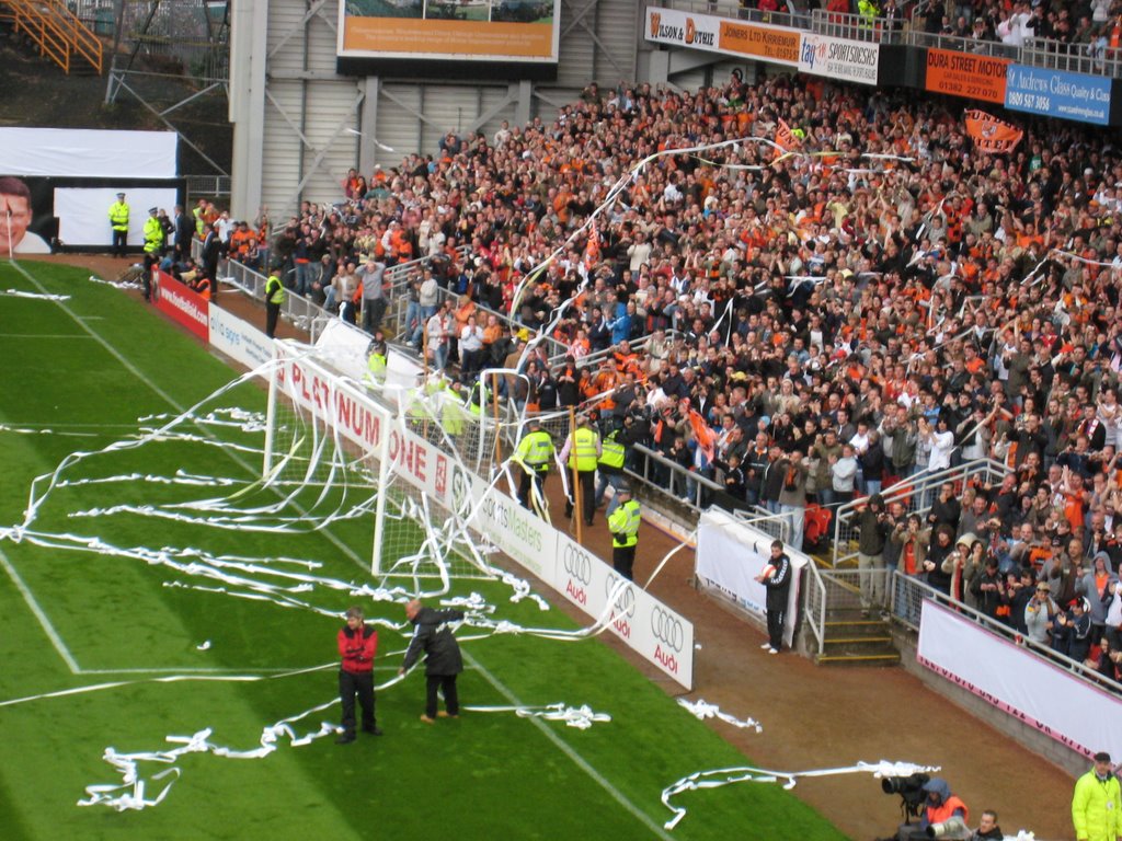 Teams coming out at Tannadice by norriarab