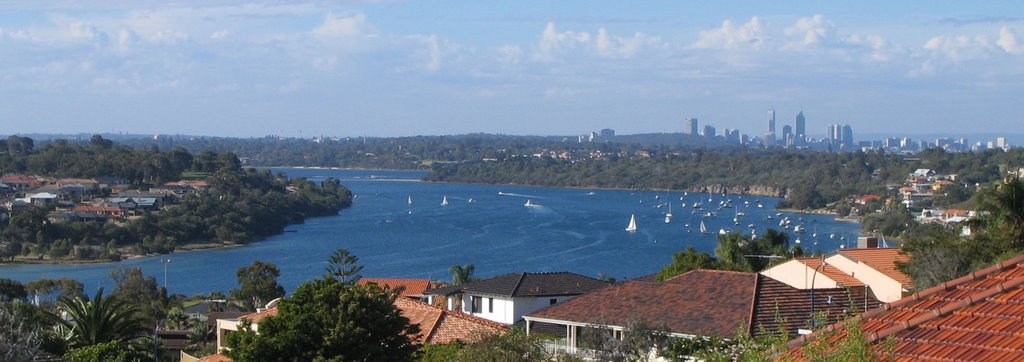 View of the Swan River from East Fremantle. by Greg O'Beirne