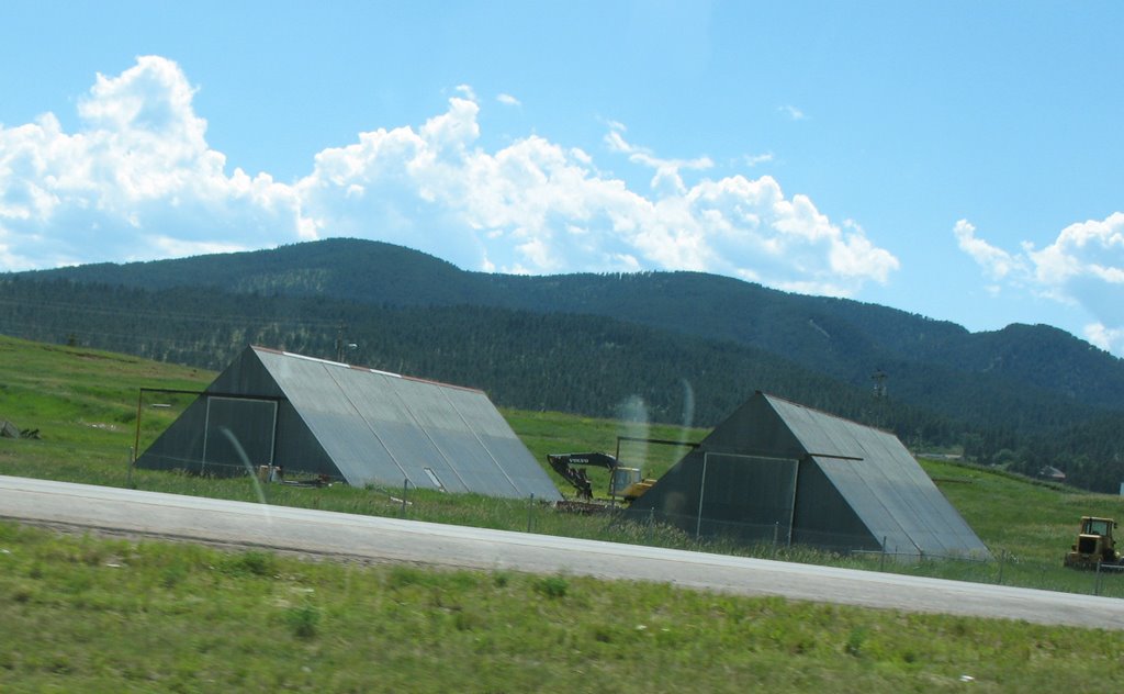 Triangle buildings on Dickson Drive by sacoo