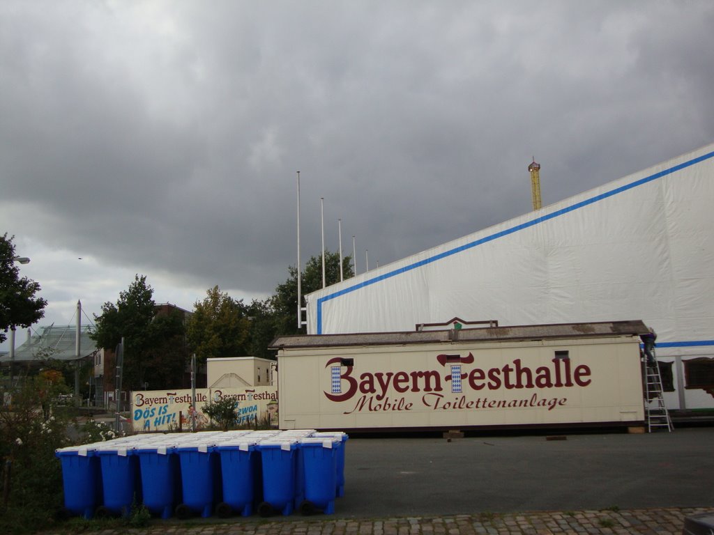 Bayern Festhalle Mobile Toilettenanlage by rabauli