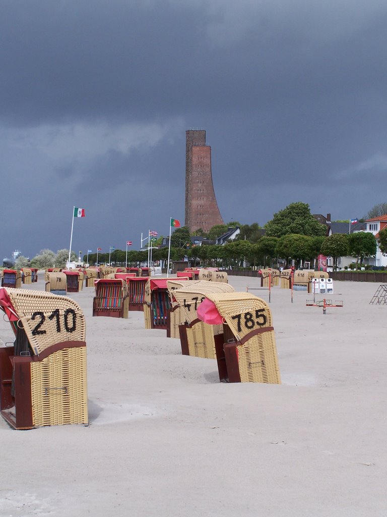 Laboe: beach and Naval Memorial by Claudius Fuchs