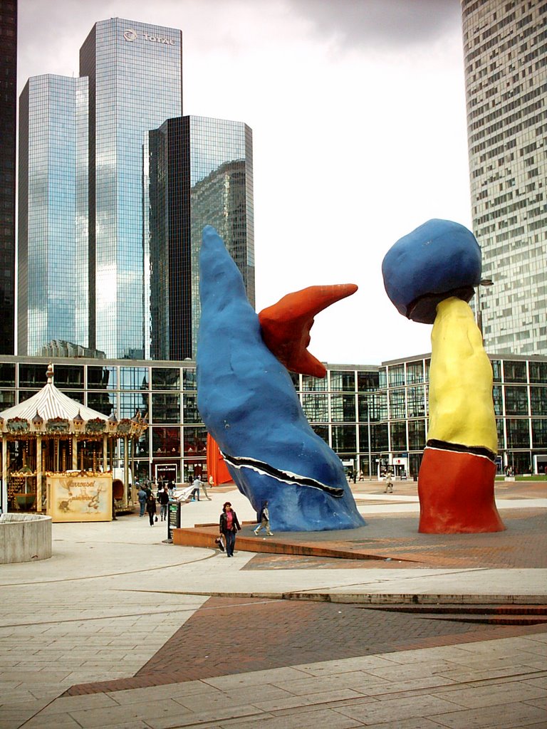 La Defense by Jose Hinojosa