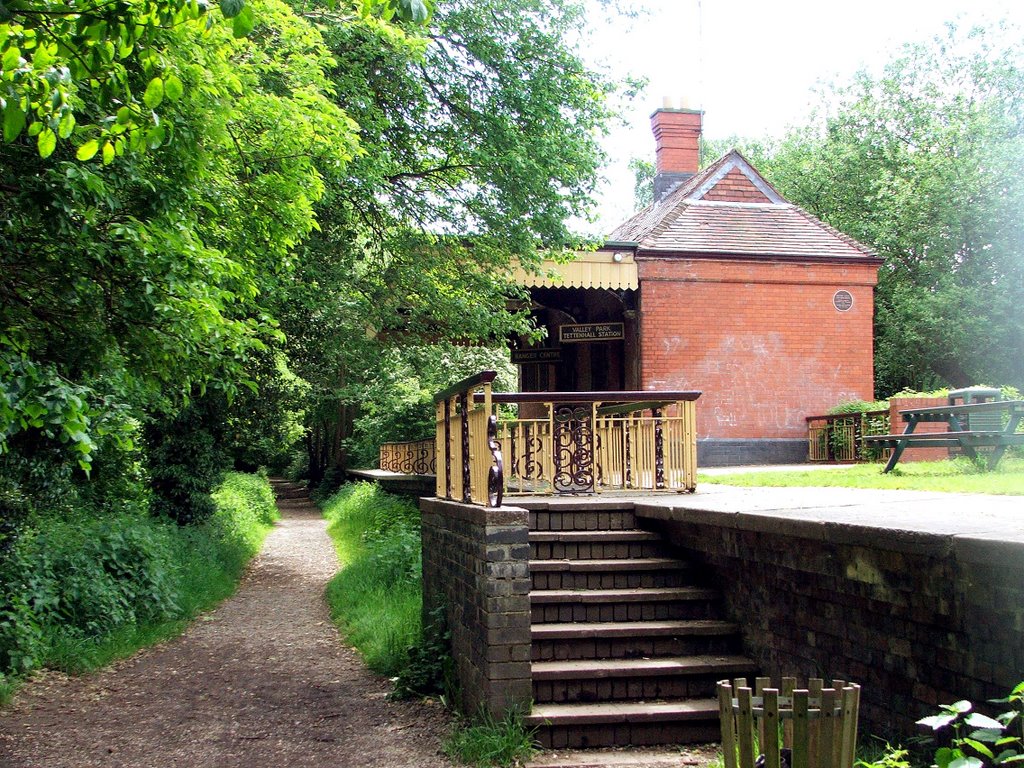 Tettenhall Station by gwr