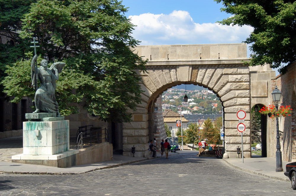 Budapest - Viennese Gate by Viktor Németh