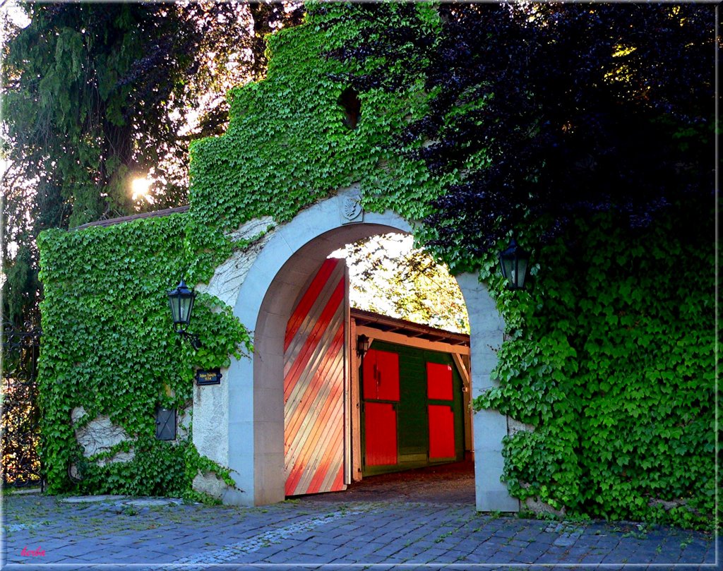 Portal Schloss Liebenfels im Thurgau, Schweiz by herba