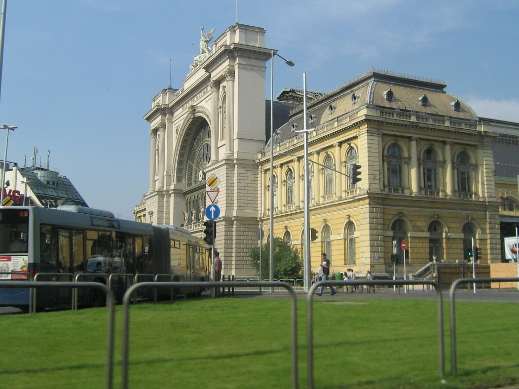 Eastern Railway Station by Kicsy