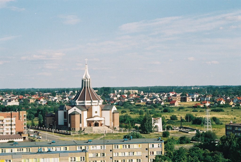 Widok z okna na kościół Św. Ducha i Pomnik Sybiraków... by Adam G.