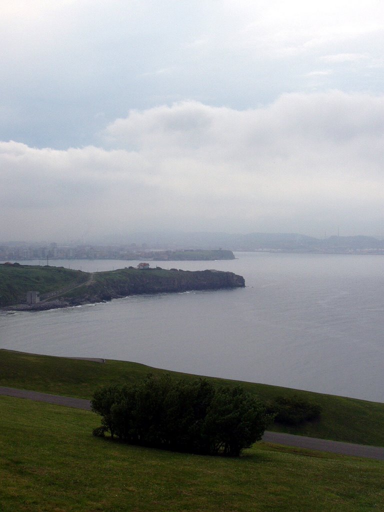 Gijòn, Asturias by Antonio Alba