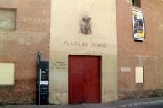 Puerta de la Plaza de Toros de Aranjuez by Antonio Arenas