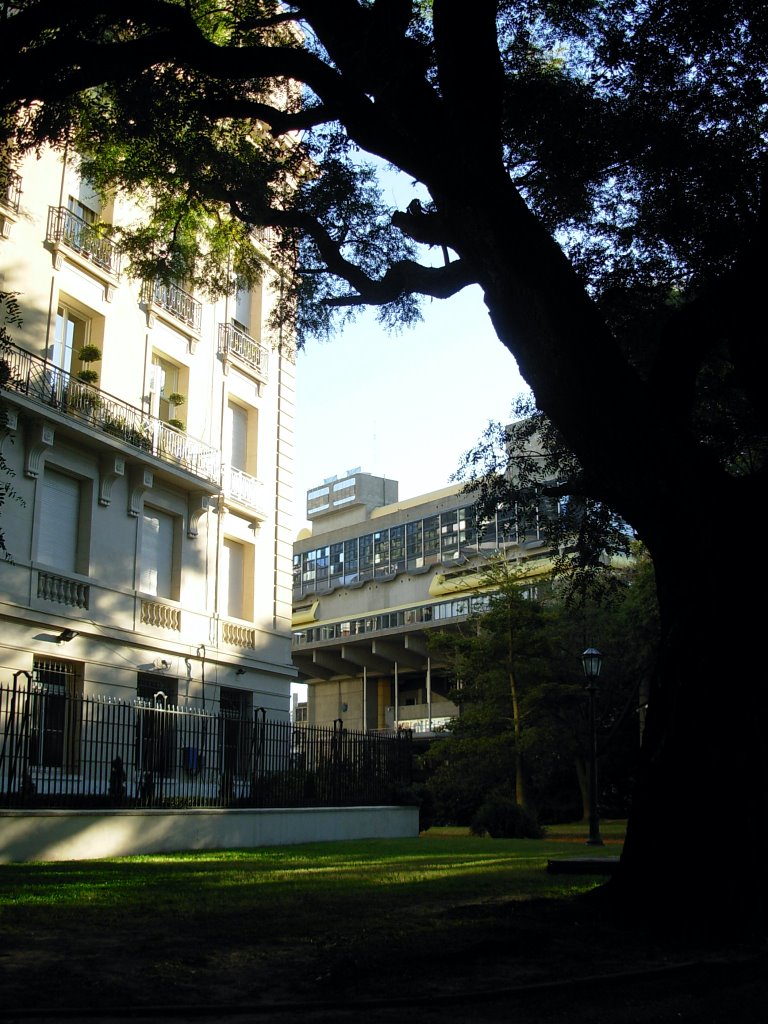 Biblioteca Nacional desde Plaza Mitre by euferal