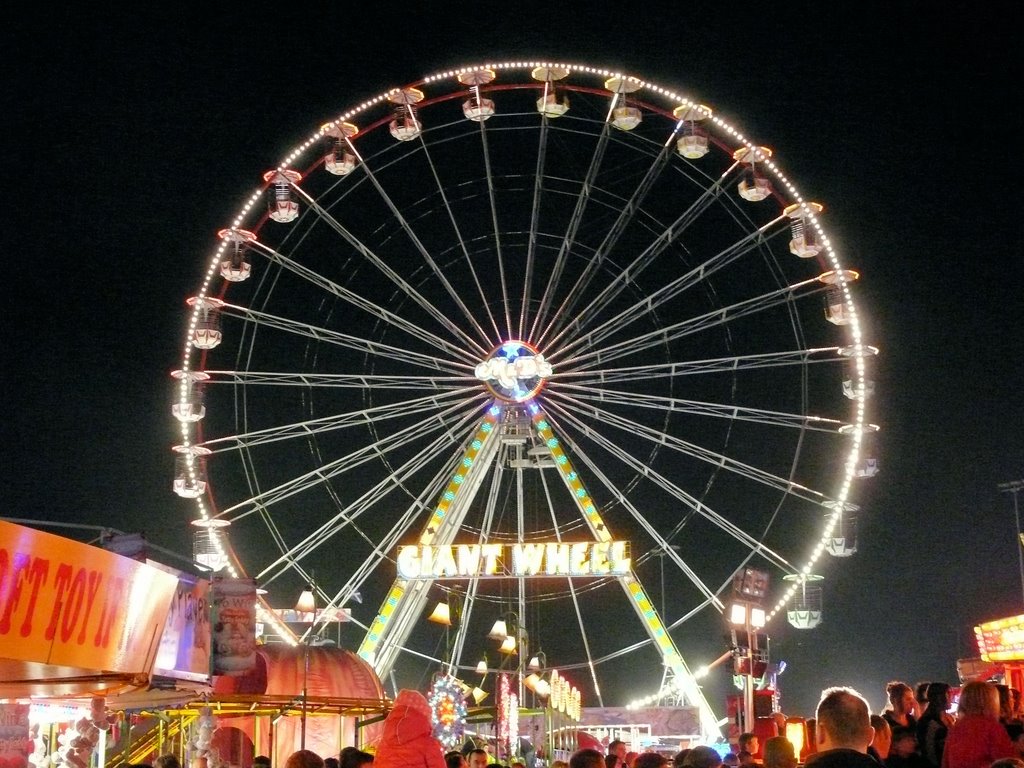 THE BIG WHEEL AT HULL FAIR 2009 by p.pod