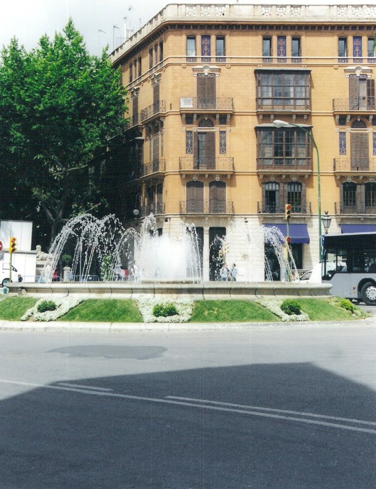 Plaza en Palma de Mallorca by Eloy A. Perez