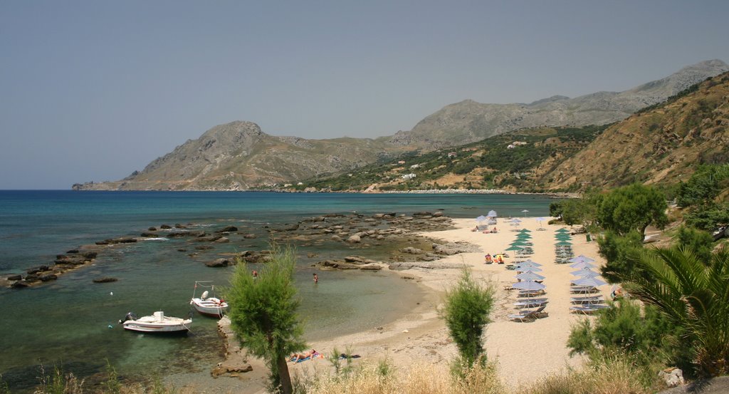 Beach in Plakias by yakheart