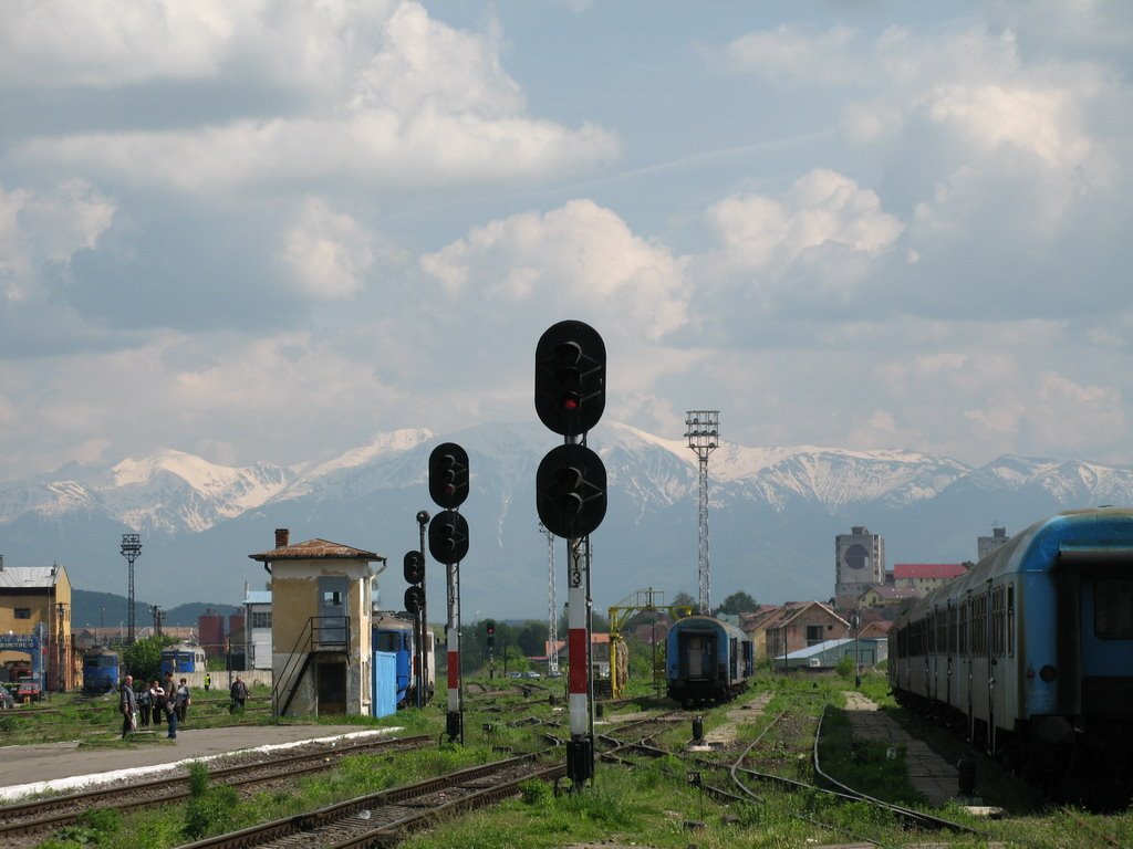 Sibiu Train Station by wybell