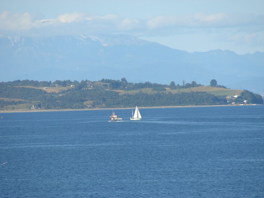 Lancha en Calbuco by rvillarroel