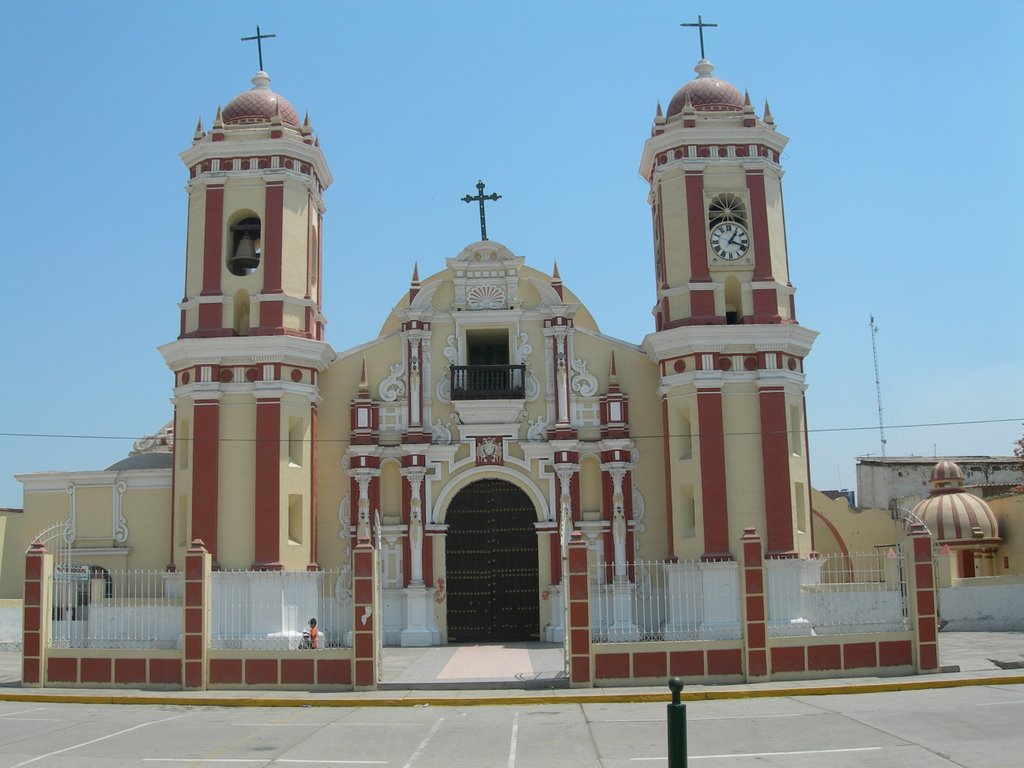 Catedral de Ferreñafe by Rodolfo Rubio Guarderas