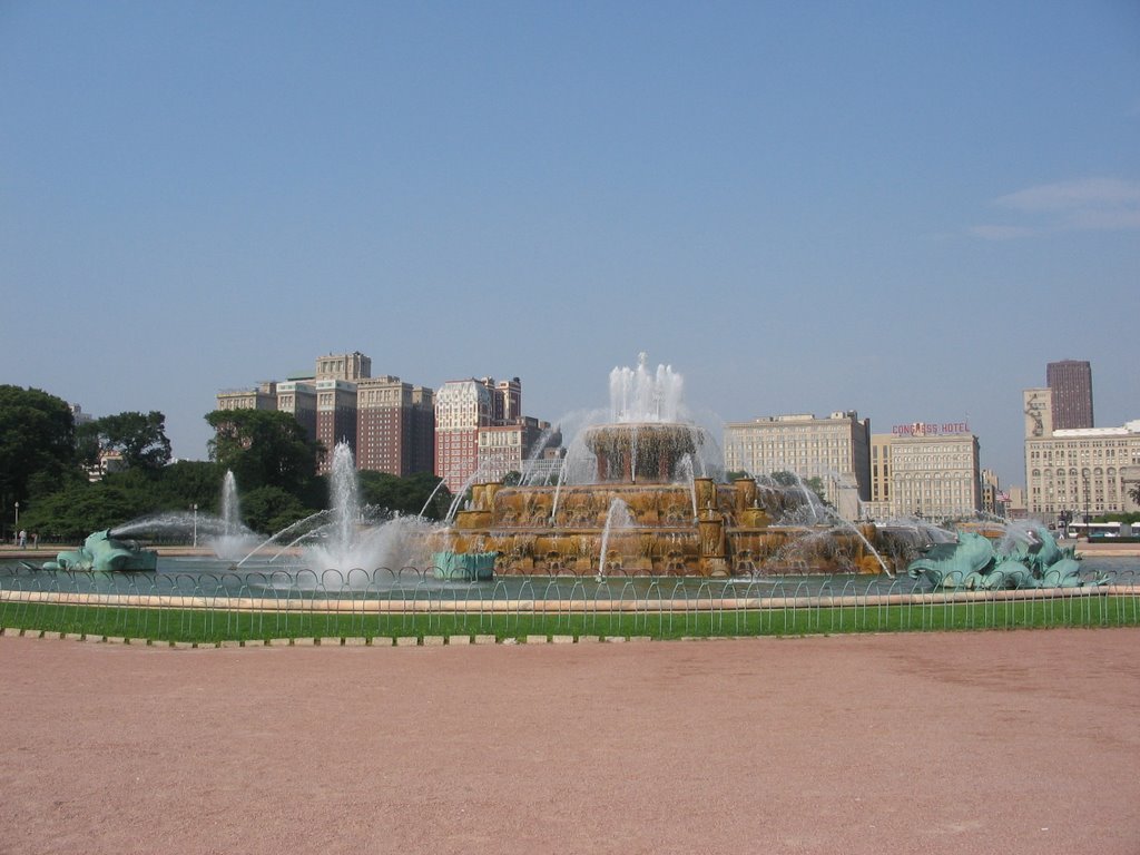 Buckingham Fountain, Grant Park, Chicago by velezrosa