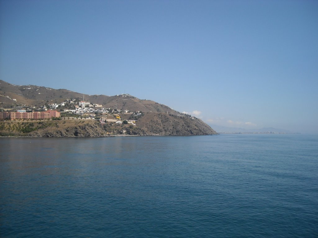 En Almuñécar y al fondo, playa de Cabria. Octubre de 2009 by viajeroandaluz