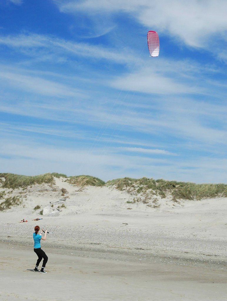 Kite fun on the beach by Reinhard Hunscher