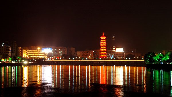 Ancient Pagoda Bridge 恩平古塔桥 by Poyuen Chan