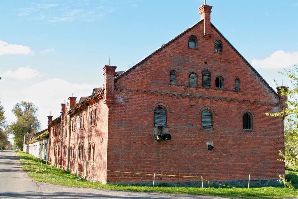 Kiduliai manor. Grain warehouse. by Egidijus