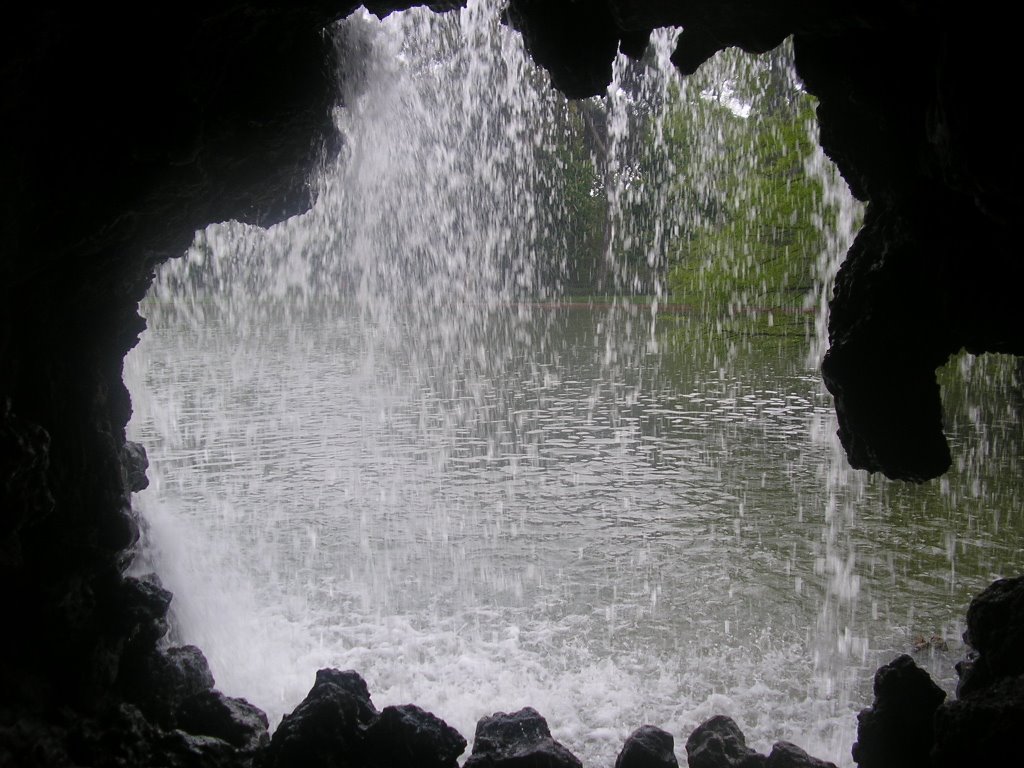 Cueva estanque by pumbi