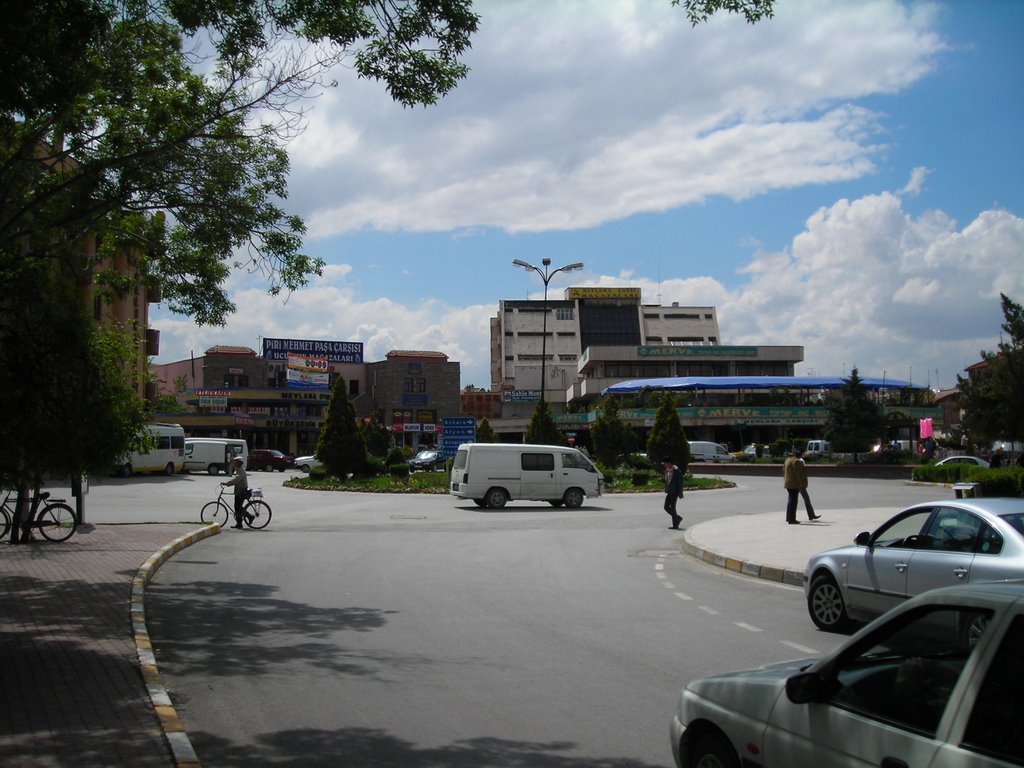 Konya traffic circle by John Tucson