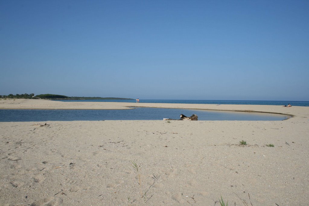 Spiaggia di Marina di Orosei nei pressi della foce del Cedrino by Carlo Pelagalli