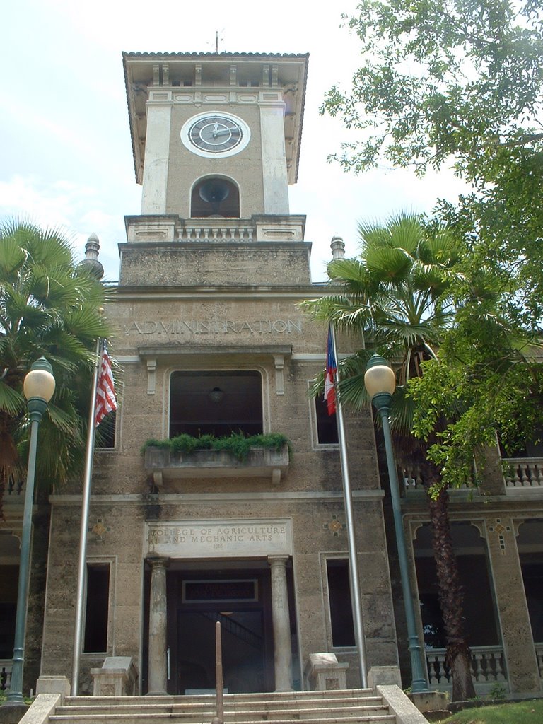 Edificio de Administracion, UPRM by velezrosa