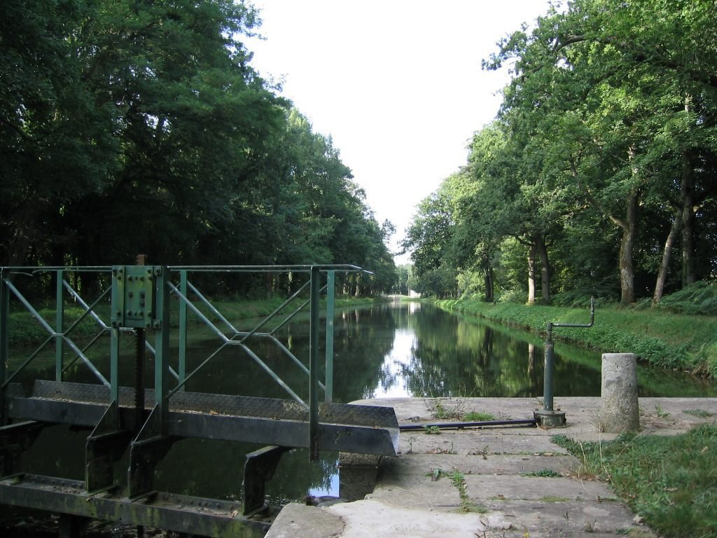 Le canal de Nantes à Brest, pres de Pontivy by Jean-Phi