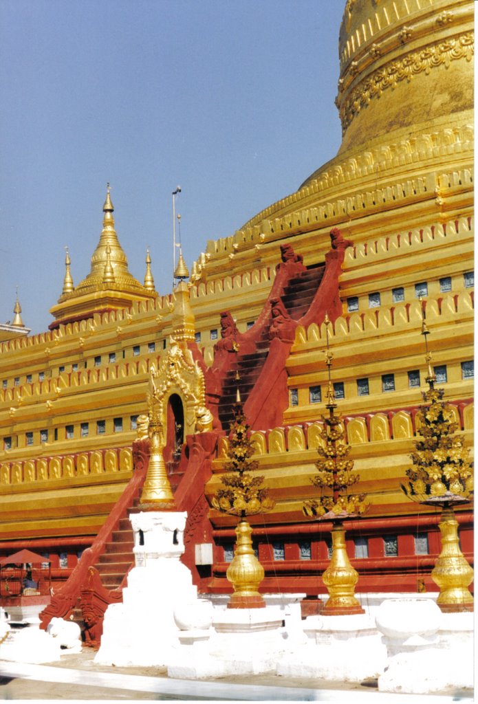 Shwezigon-Pagoda by michele77