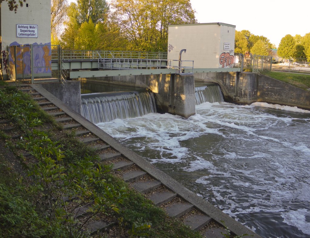 Ein Wehr der Nidda bei Heddernheim by Mr.Fotoknips