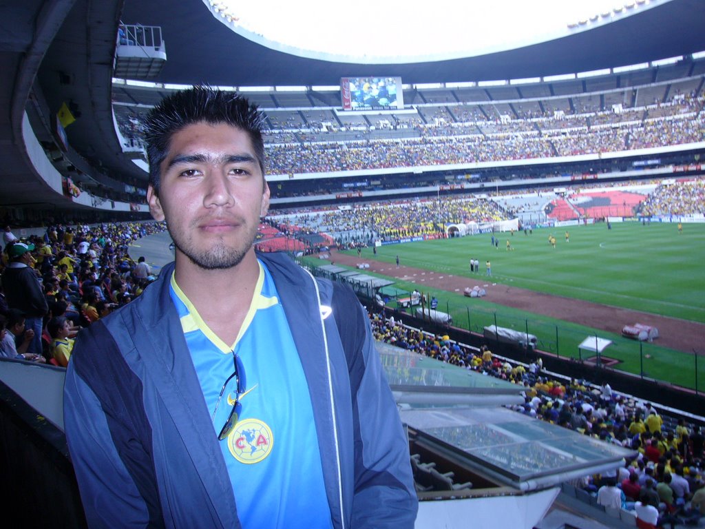 Yo en el Azteca by hiperactivo