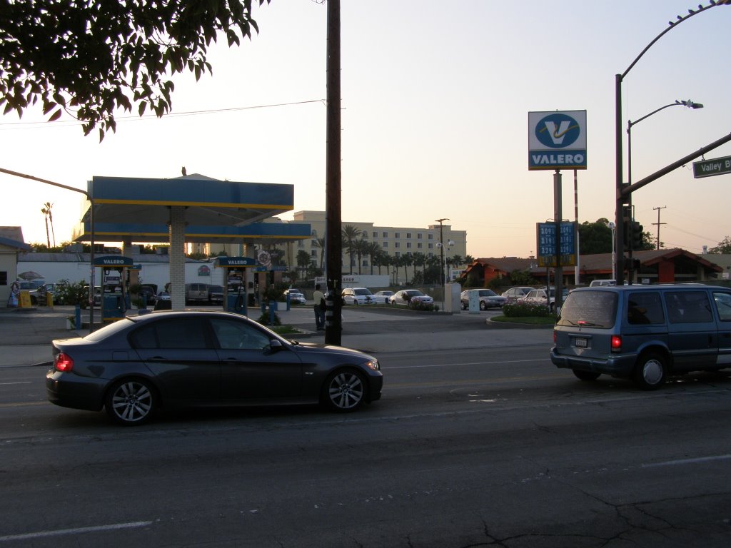 Valero Gas Station 2009 by chinhduyuyen17012001