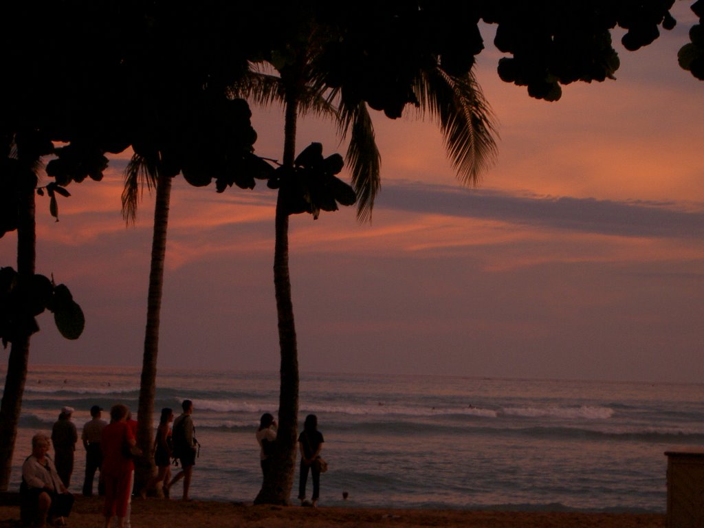 Honolulu (Waikiki), Oahu at sunset by JustinB