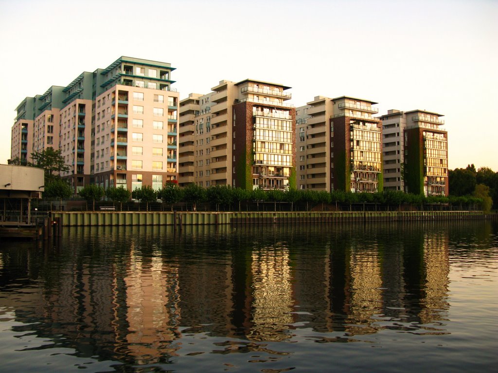 Nice flats at river Spree by 600m