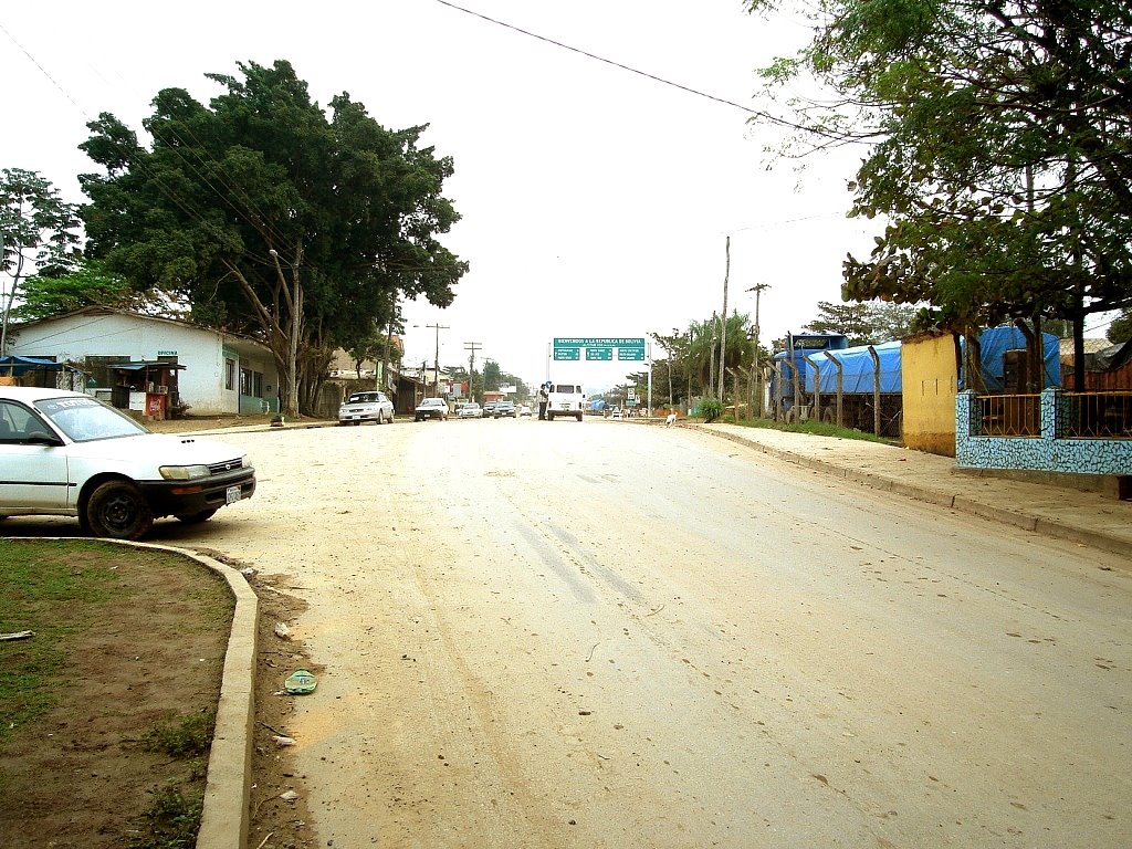 Rua de acesso à Bolívia by Gui Torres