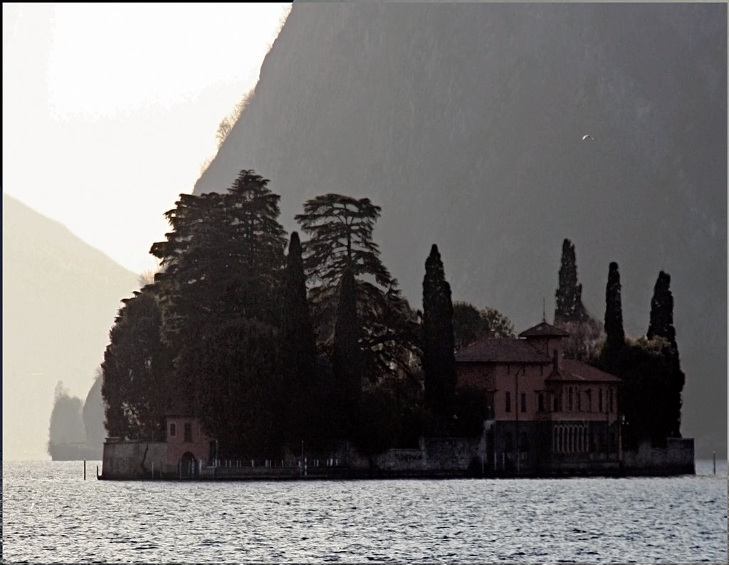 Isola San Paolo da Monte Isola, Lago d'Iseo in Inverno by Pom-Panoramio? YES !