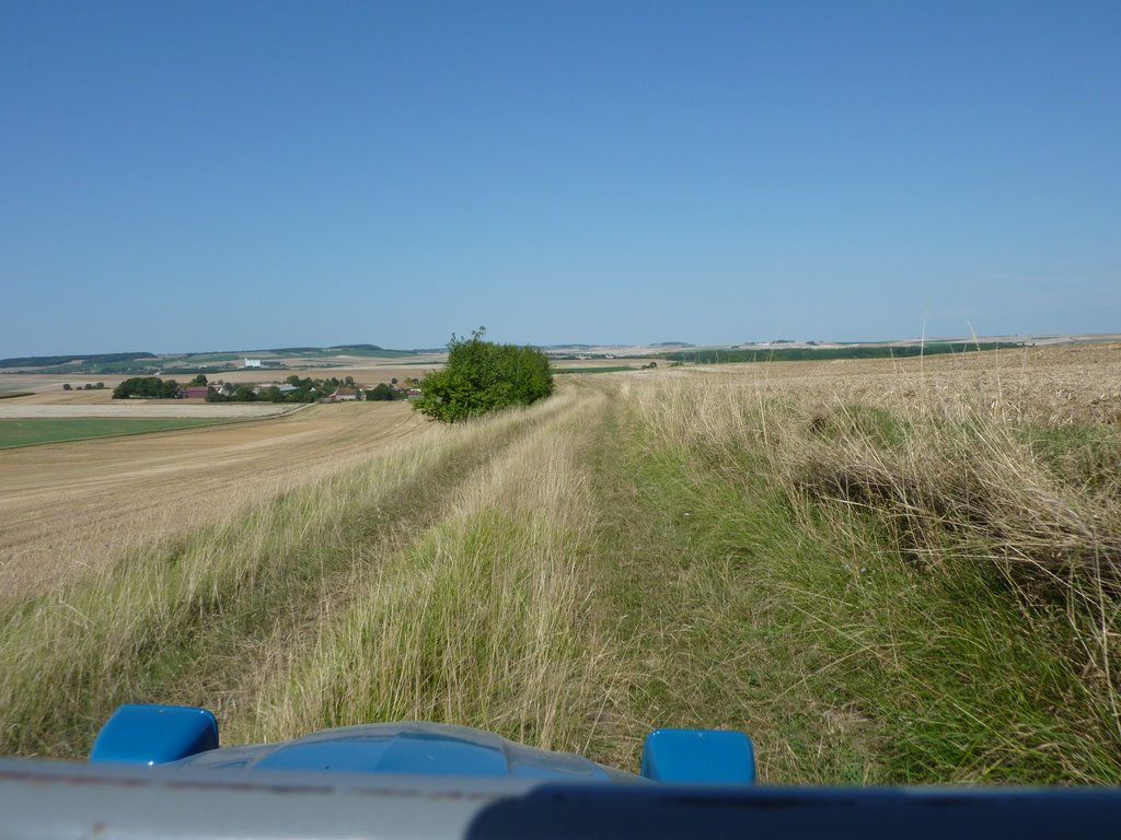 Balade en 2 CV sur un petit chemin près des Vigneaux le 16 Aout 2009 by charly et christine