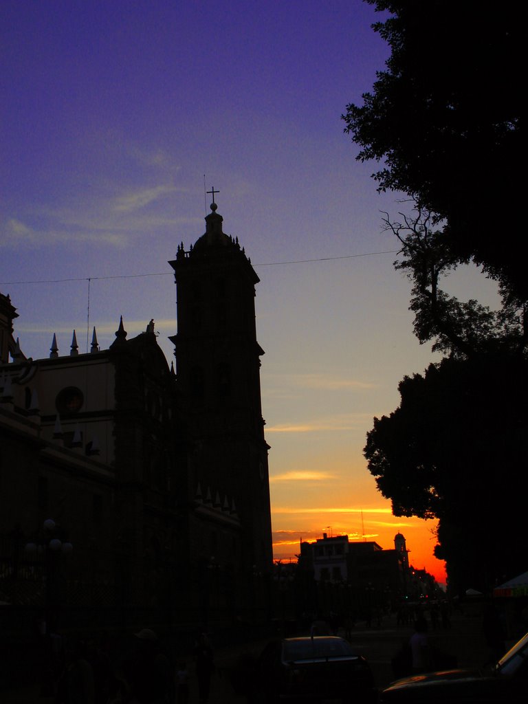 Ocaso Poblano (Zócalo, Puebla, México) by D4v17    ]7.    G.