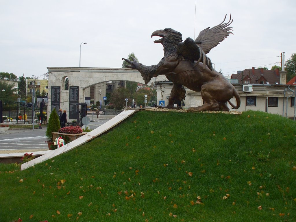 200910221438 A Farkasréti temető főbejáratánál (Statue of griff, at main-entrance of the cemetery) by Kornél2009