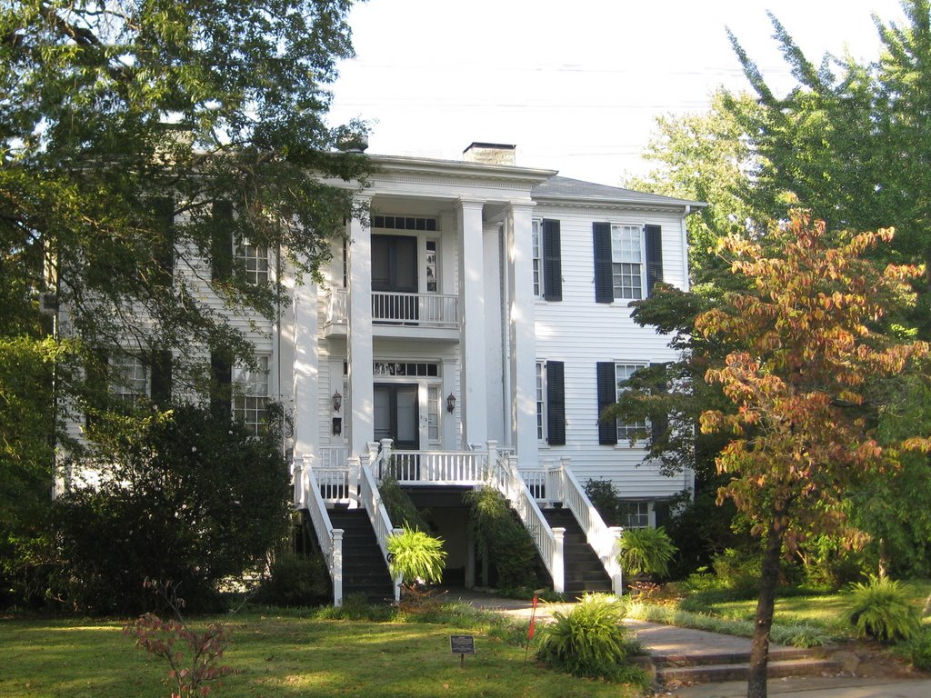 Dual Staircases: Dyson House, Washington, GA by AGS Media