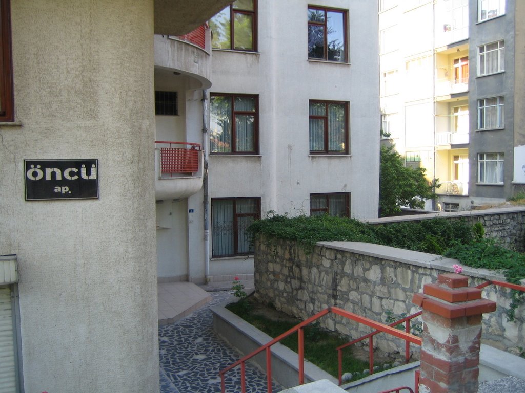 ÖNCÜ APARTMANI by Nejat BAYRAM